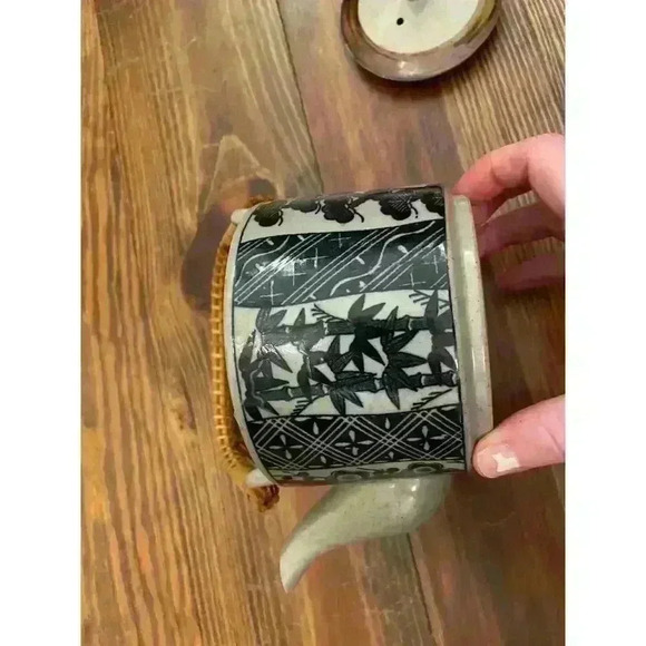 Vintage Japanese Takahashi Teapot Stoneware with Transferware Art Bamboo Handle - Picture 4 of 5